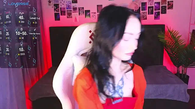  holly berry  online show from September 2025 01:39:02 AM