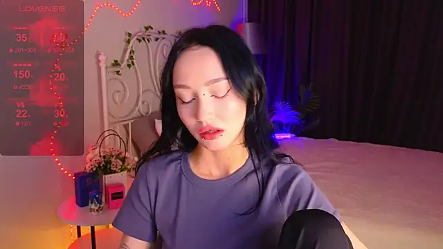  holly berry  online show from September 2025 01:44:01 AM