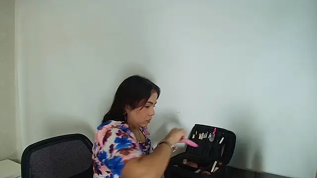  Victoria Collins online show from November 2025 10:49:02 AM