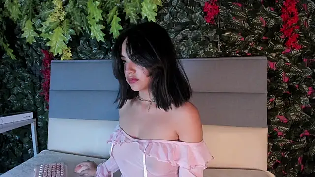 Victoriaa2 Doll online show from October 2025 12:35:02 PM