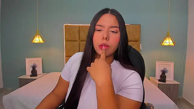 NaniXoxo18 online show from November 2025 01:00:01 PM