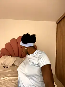 Snapshot of alissradiante1 chatting on October 2025 11:04:02 PM alissradiante1 online show from October 2025 11:04:02 PM