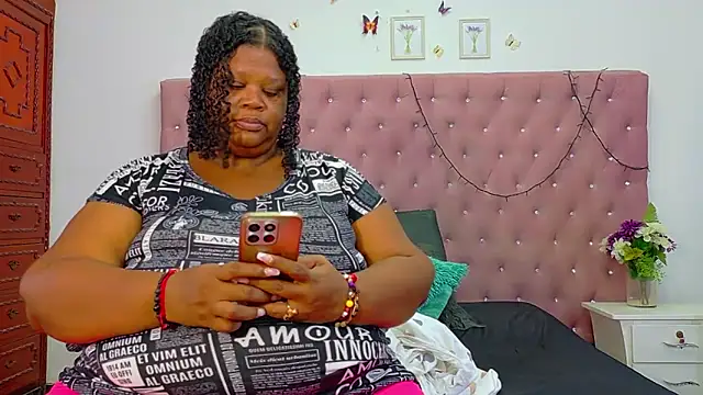 Snapshot of Exoticbigmandy chatting on October 2025 09:01:01 PM Exoticbigmandy online show from October 2025 09:01:01 PM