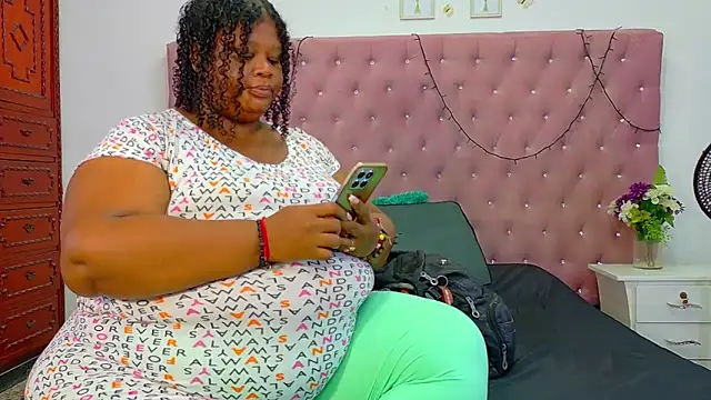 Snapshot of Exoticbigmandy chatting on October 2025 09:13:01 PM Exoticbigmandy online show from October 2025 09:13:01 PM