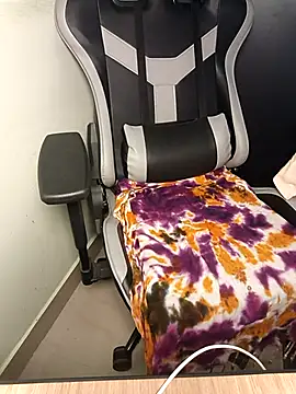 Isha Sax online show from October 2025 07:09:01 AM