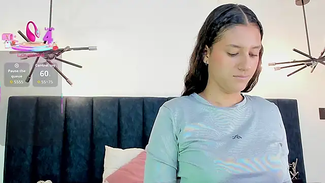 niia7 online show from October 2025 07:43:01 PM