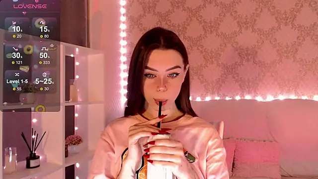 Snapshot of HolyMiax chatting on October 2025 03:37:02 AM HolyMiax online show from October 2025 03:37:02 AM