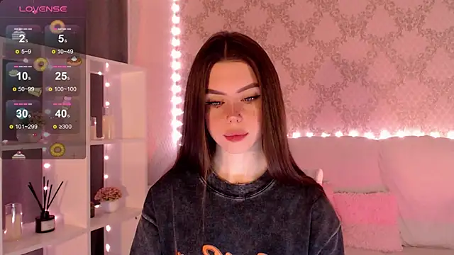 Snapshot of HolyMiax chatting on October 2025 03:38:01 AM HolyMiax online show from October 2025 03:38:01 AM