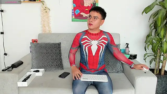 Snapshot of Young_Ben chatting on September 2025 01:27:01 PM Young Ben online show from September 2025 01:27:01 PM