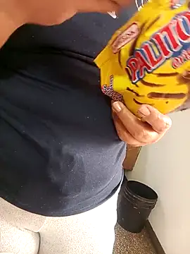 Snapshot of andrea_sweet8 chatting on December 2025 04:23:02 PM andrea sweet8 online show from December 2025 04:23:02 PM