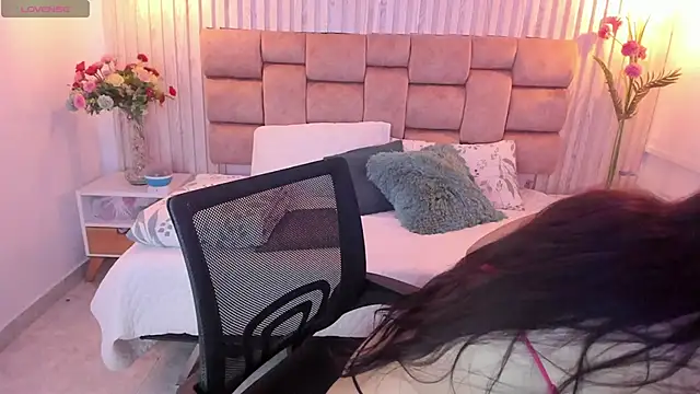 Snapshot of Gina25 chatting on October 2025 12:58:01 PM Gina25 online show from October 2025 12:58:01 PM