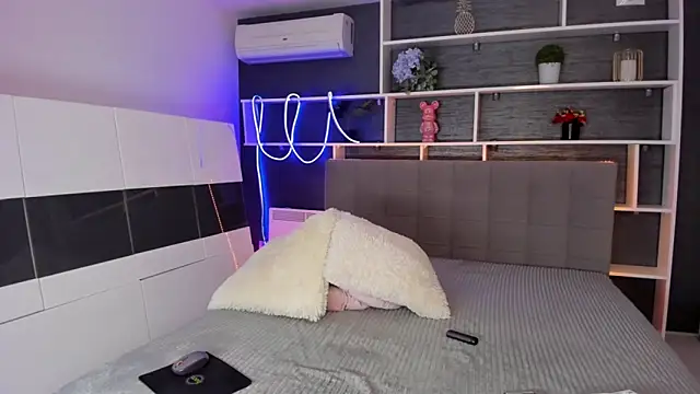 Snapshot of ChristyBrook chatting on October 2025 06:30:02 PM ChristyBrook online show from October 2025 06:30:02 PM