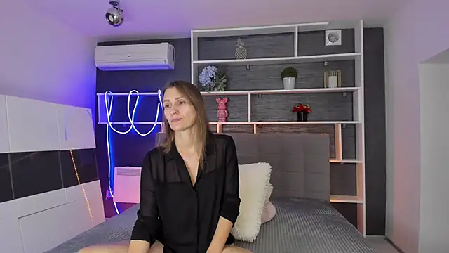 Snapshot of ChristyBrook chatting on October 2025 06:17:01 PM ChristyBrook online show from October 2025 06:17:01 PM