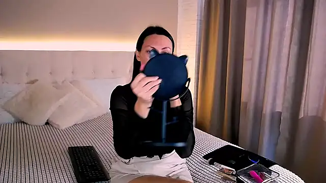 MonikaBelachi online show from October 2025 04:54:01 AM