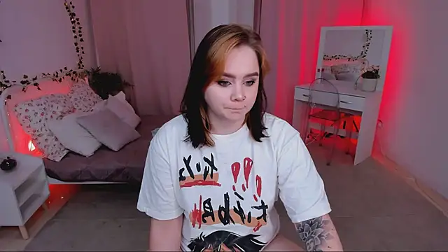 lunaalli online show from November 2025 04:17:01 PM