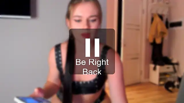 Snapshot of AlexaButttler chatting on October 2025 09:37:01 PM AlexaButttler online show from October 2025 09:37:01 PM