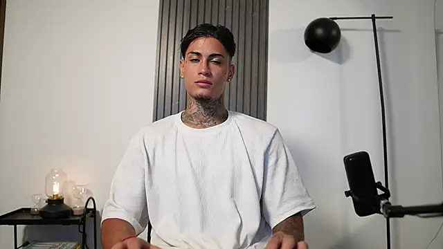 AxelVilla  online show from October 2025 08:40:01 PM