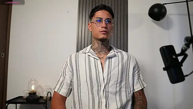 AxelVilla  online show from October 2025 08:05:01 PM