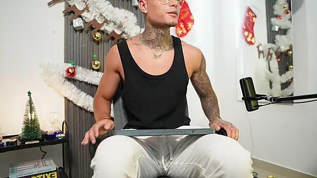 AxelVilla  online show from November 2025 09:47:02 PM