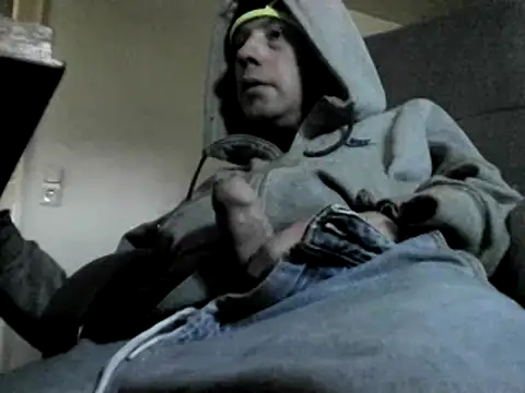 Snapshot of skateboy78 chatting on January 2025 02:49:01 PM skateboy78 online show from January 2025 02:49:01 PM