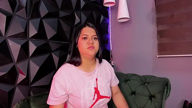 cutestrawberryy online show from September 2025 02:20:01 PM