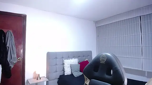 Stephany Rodriguez online show from November 2025 03:00:01 PM