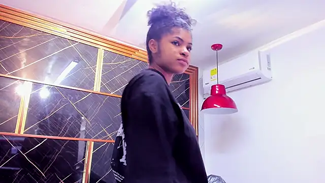 HannyThompson online show from September 2025 12:27:02 PM