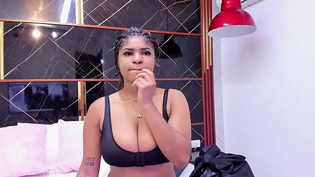 HannyThompson online show from October 2025 12:33:01 PM