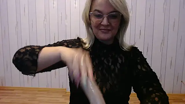 Snapshot of EleanoraDream chatting on October 2025 03:13:01 PM EleanoraDream online show from October 2025 03:13:01 PM