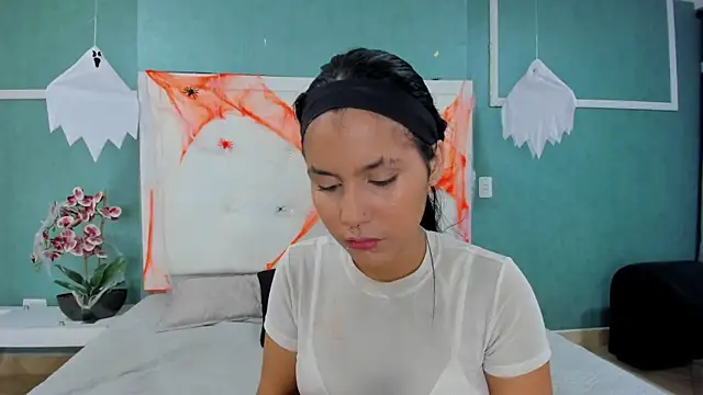 ania gomez online show from November 2025 09:17:02 PM