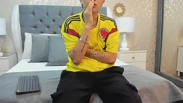 ZoeKrug online show from October 2025 11:39:01 AM