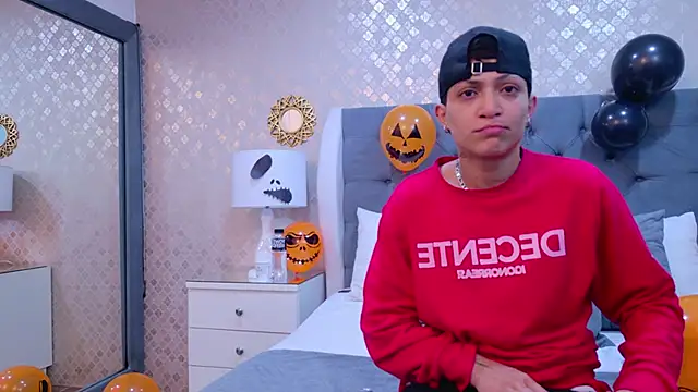 ZoeKrug online show from October 2025 11:32:02 AM