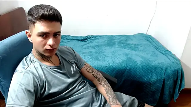 Snapshot of santii_ss chatting on September 2025 06:29:02 PM santii ss online show from September 2025 06:29:02 PM