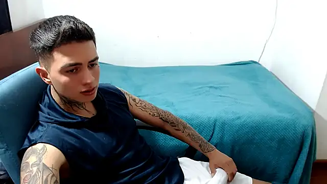 Snapshot of santii_ss chatting on September 2025 03:46:01 PM santii ss online show from September 2025 03:46:01 PM