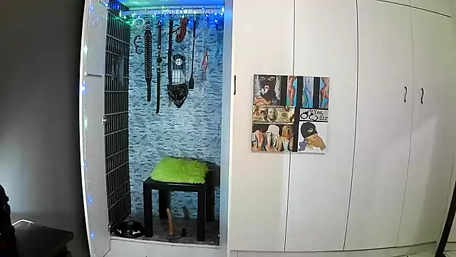 Snapshot of BaDSubMiss chatting on September 2025 04:34:02 AM BaDSubMiss online show from September 2025 04:34:02 AM