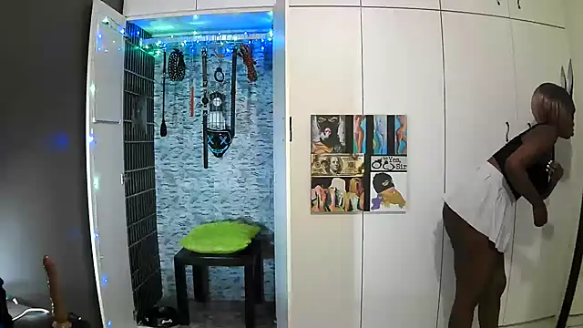 Snapshot of BaDSubMiss chatting on September 2025 04:28:02 AM BaDSubMiss online show from September 2025 04:28:02 AM