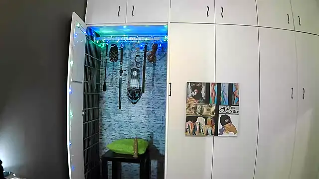 Snapshot of BaDSubMiss chatting on October 2025 04:10:02 AM BaDSubMiss online show from October 2025 04:10:02 AM