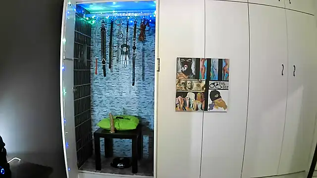 Snapshot of BaDSubMiss chatting on October 2025 04:11:01 AM BaDSubMiss online show from October 2025 04:11:01 AM