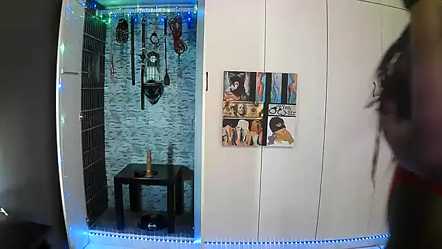 Snapshot of BaDSubMiss chatting on November 2025 04:25:01 AM BaDSubMiss online show from November 2025 04:25:01 AM