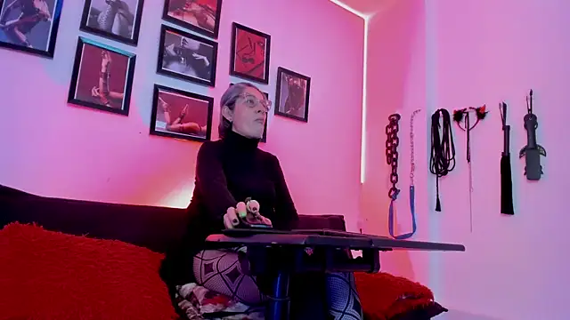 MistressNyx cg online show from November 2025 03:24:02 PM