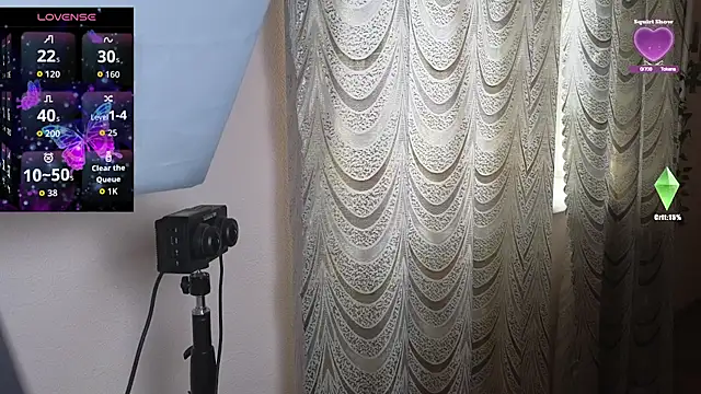 Snapshot of Laura_Gol chatting on October 2025 07:31:02 AM Laura Gol online show from October 2025 07:31:02 AM