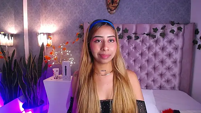 Snapshot of laila_stilwiills chatting on November 2025 01:05:01 AM laila stilwiills online show from November 2025 01:05:01 AM