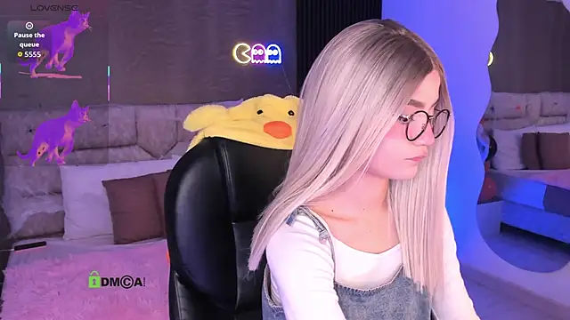 Snapshot of Arinextdoor chatting on October 2025 11:05:02 PM Arinextdoor online show from October 2025 11:05:02 PM