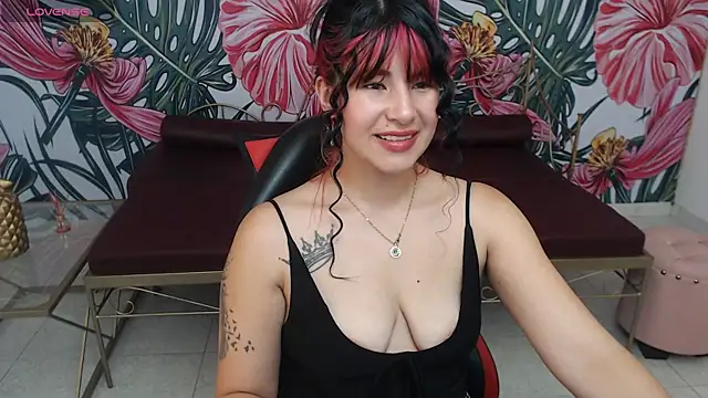 Snapshot of Nina_harper_ chatting on September 2025 08:03:01 PM Nina harper online show from September 2025 08:03:01 PM