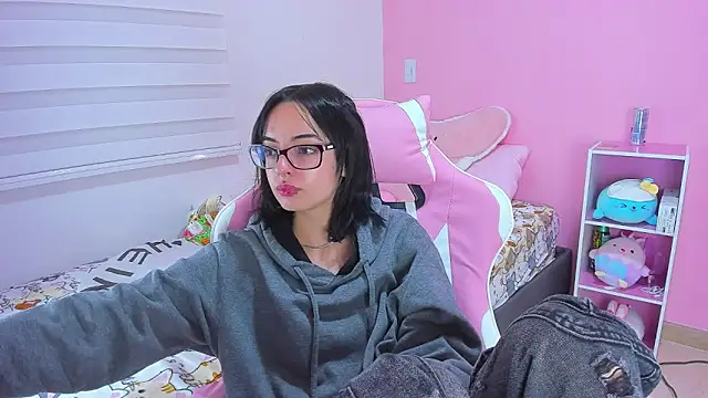 alexaa fox online show from November 2025 05:41:02 AM