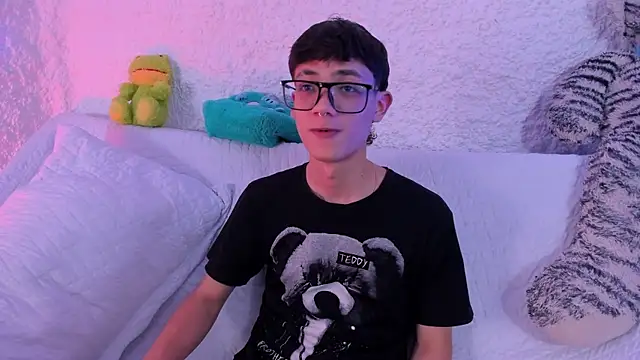 thiago kinghot online show from October 2025 04:40:01 AM