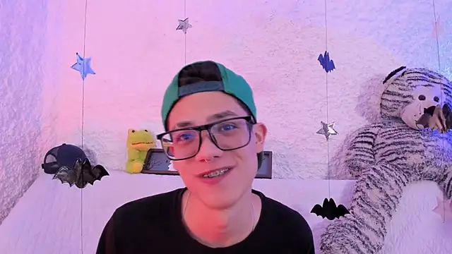 thiago kinghot online show from October 2025 07:23:01 PM