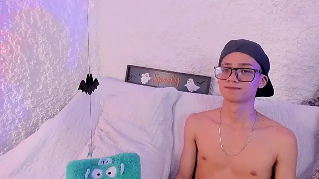 thiago kinghot online show from October 2025 05:46:01 PM