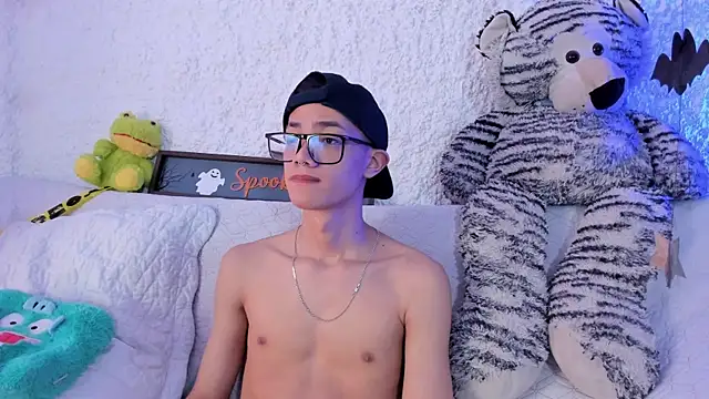 thiago kinghot online show from October 2025 11:44:01 AM