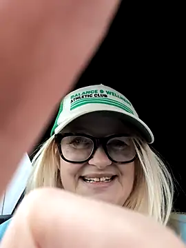 SuzieSub online show from October 2025 12:50:02 PM